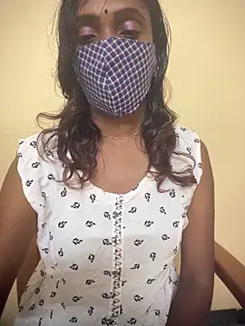 Snapshot of Queen-dhivya chatting on November 3, 2025, 1:04 pm Queen-dhivya online show from November 3, 2025, 1:04 pm