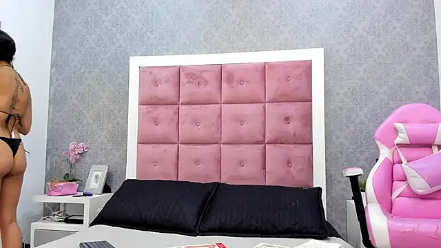 ailenaranda online show from November 24, 2025, 12:38 pm