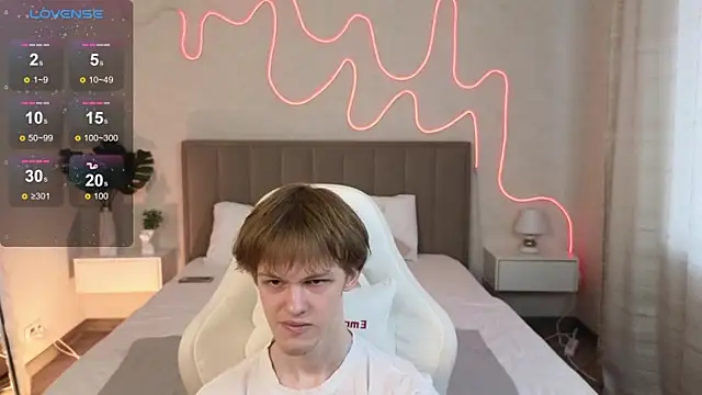 Snapshot of Fakeangel87 chatting on November 5, 2025, 8:17 am Fakeangel87 online show from November 5, 2025, 8:17 am