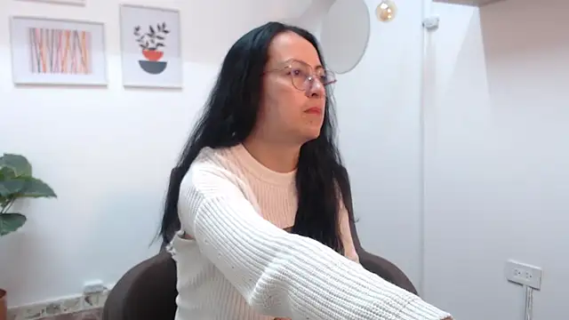 Lauryn Jones online show from November 19, 2025, 2:39 pm