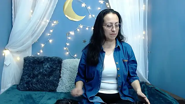 Lauryn Jones online show from December 18, 2025, 4:55 pm