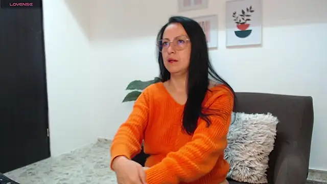 Lauryn Jones online show from November 15, 2025, 5:17 pm