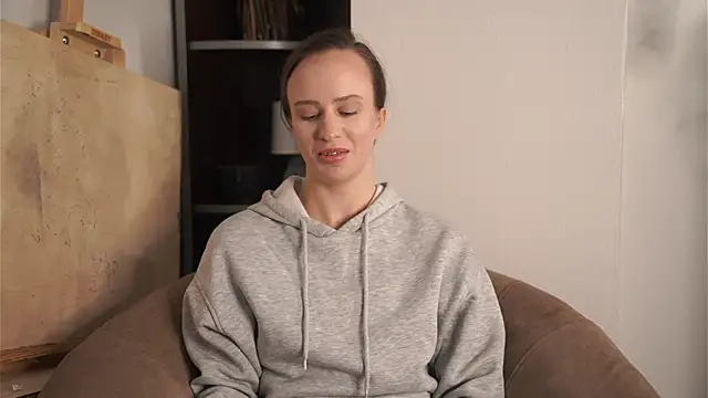 BritniKwak online show from November 1, 2025, 8:19 am