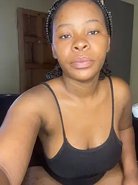 Snapshot of MiyaXo2 chatting on April 21, 2026, 8:10 am MiyaXo2 online show from April 21, 2026, 8:10 am