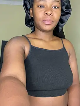 Snapshot of MiyaXo2 chatting on February 2, 2026, 12:42 am MiyaXo2 online show from February 2, 2026, 12:42 am