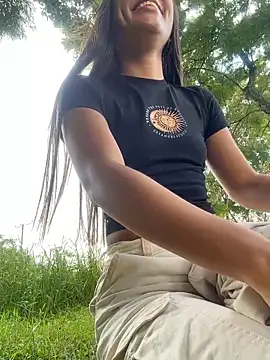 Brunettecollins05 online show from February 20, 2026, 5:04 pm