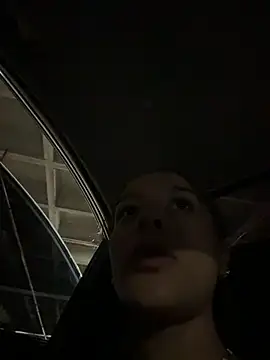 Brunettecollins05 online show from April 3, 2026, 7:42 pm