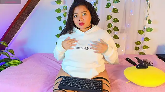 alanaa gomezz online show from June 18, 2026, 6:57 pm