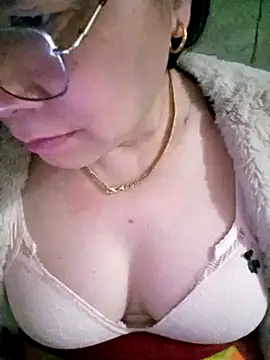 small-house123 online show from February 15, 2026, 9:19 am