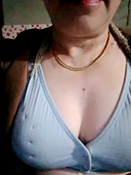 small-house123 online show from February 5, 2026, 1:12 am