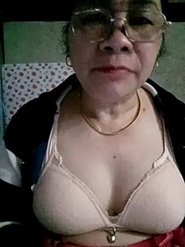 small-house123 online show from February 24, 2026, 11:33 am