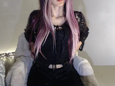 Snapshot of Elyara- chatting on March 3, 2026, 11:17 am Elyara- online show from March 3, 2026, 11:17 am