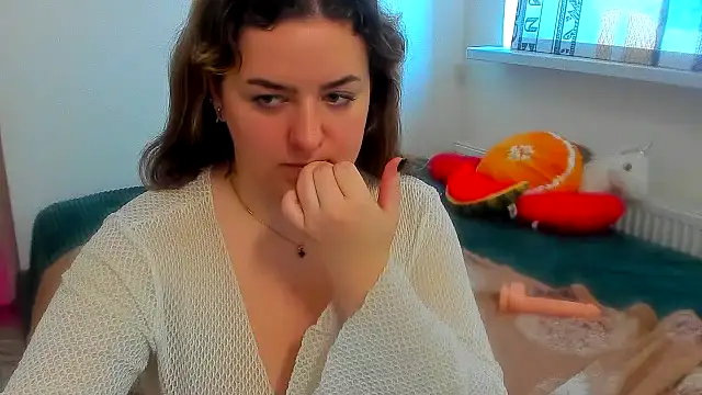 Lina-Elliot online show from November 27, 2025, 7:09 am