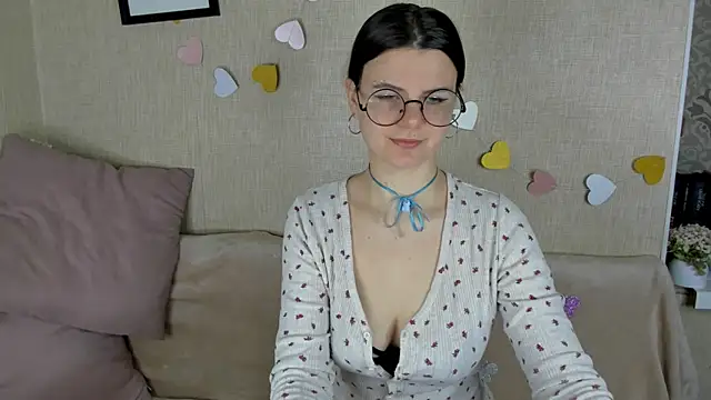 Zorianaa online show from April 7, 2026, 8:43 pm