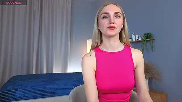 Carollina  online show from November 9, 2025, 3:05 pm