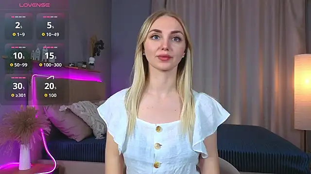 Carollina  online show from November 10, 2025, 3:06 pm