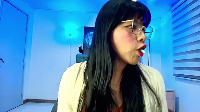 EsmeraldaChantre online show from November 13, 2025, 11:36 am