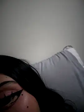 JIORYOvO online show from December 1, 2025, 1:12 pm