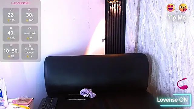 CriisBrown  online show from January 13, 2026, 2:59 am