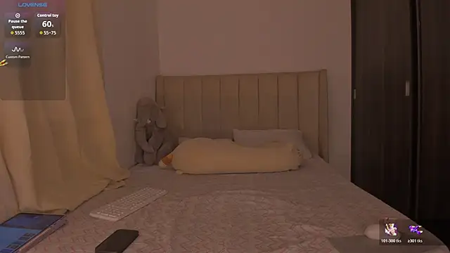 bergmanamii online show from February 25, 2026, 9:47 pm