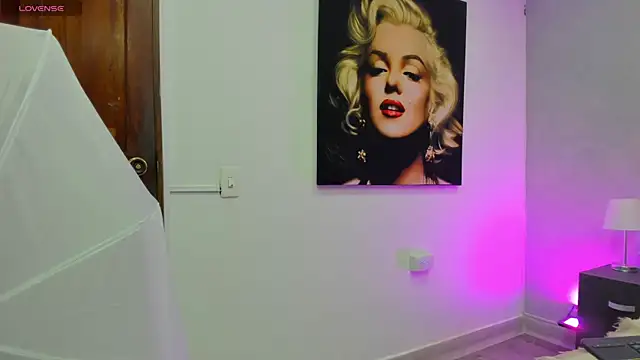 kendra london online show from November 26, 2025, 11:10 am