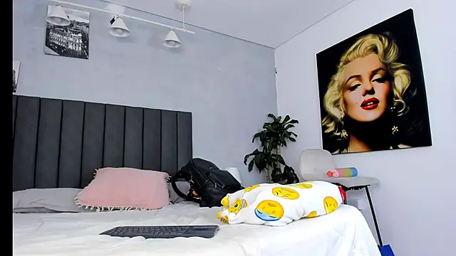 kendra london online show from March 10, 2026, 11:14 am