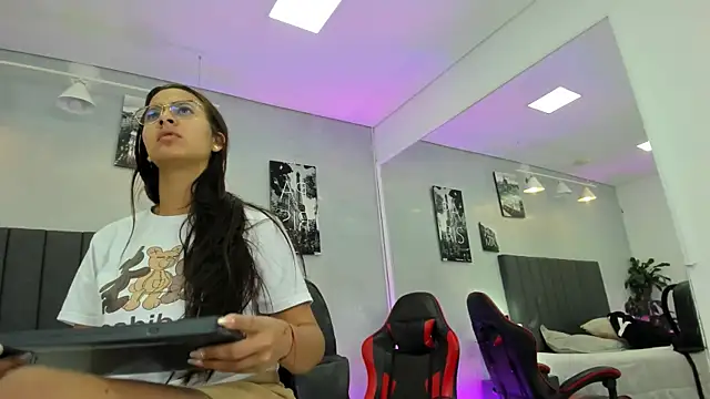 kendra london online show from March 2, 2026, 11:50 am