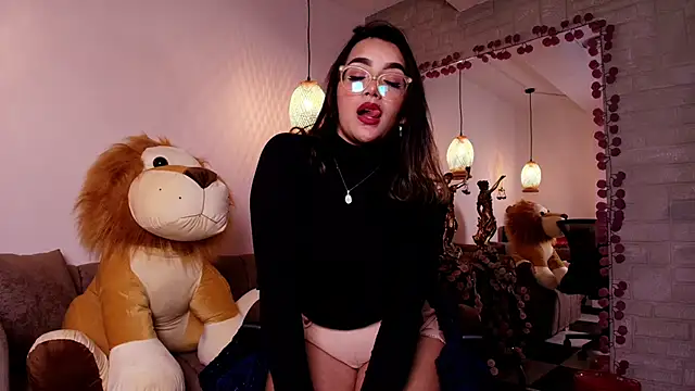 Snapshot of Lorein_dim chatting on November 12, 2025, 10:02 pm Lorein dim online show from November 12, 2025, 10:02 pm