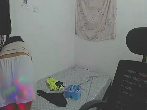 shayna cute online show from June 12, 2026, 2:20 am
