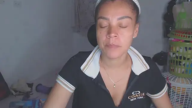 shayna cute online show from May 17, 2026, 3:50 am