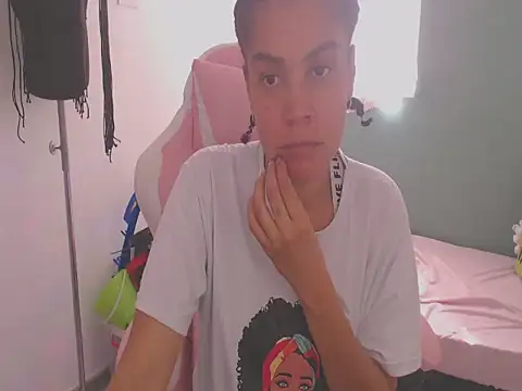 shayna cute online show from July 16, 2026, 7:33 pm
