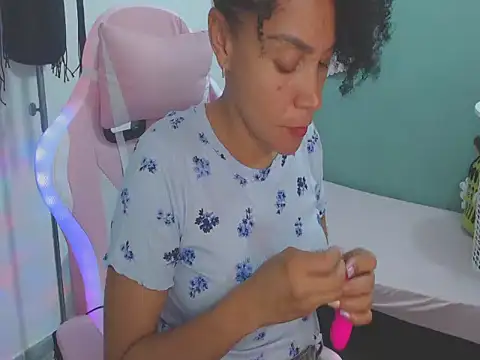 shayna cute online show from July 13, 2026, 2:11 am