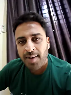 Snapshot of ITZ_GURU chatting on November 18, 2025, 8:06 am ITZ GURU online show from November 18, 2025, 8:06 am