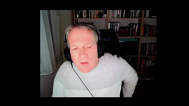 Snapshot of ChocolatMilka44 chatting on November 3, 2025, 9:57 am ChocolatMilka44 online show from November 3, 2025, 9:57 am