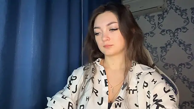 Snapshot of TwotyBright chatting on February 16, 2026, 6:12 am TwotyBright online show from February 16, 2026, 6:12 am