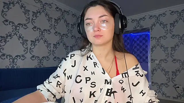 Snapshot of TwotyBright chatting on January 17, 2026, 6:06 am TwotyBright online show from January 17, 2026, 6:06 am