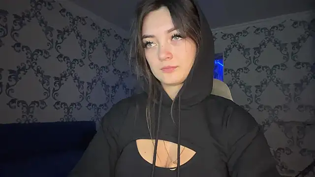 Snapshot of TwotyBright chatting on February 7, 2026, 6:10 am TwotyBright online show from February 7, 2026, 6:10 am