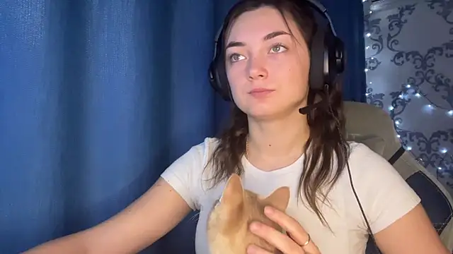 TwotyBright online show from December 18, 2025, 6:07 am