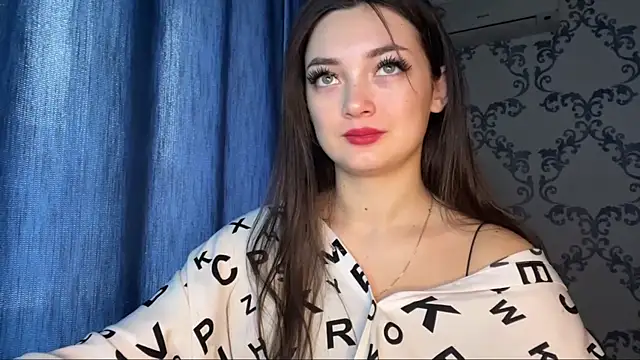 Snapshot of TwotyBright chatting on March 3, 2026, 6:09 am TwotyBright online show from March 3, 2026, 6:09 am