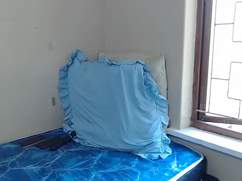 Snapshot of SexyLipss_ chatting on February 18, 2026, 12:23 pm SexyLipss online show from February 18, 2026, 12:23 pm