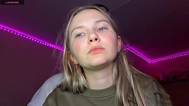 Snapshot of KarinRobertson chatting on February 13, 2026, 4:07 pm KarinRobertson online show from February 13, 2026, 4:07 pm