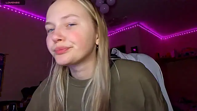 Snapshot of KarinRobertson chatting on February 15, 2026, 4:06 pm KarinRobertson online show from February 15, 2026, 4:06 pm