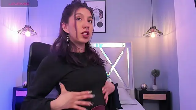 zoe-moreau online show from March 3, 2026, 7:54 pm