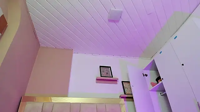 zoe-moreau online show from January 8, 2026, 7:20 pm