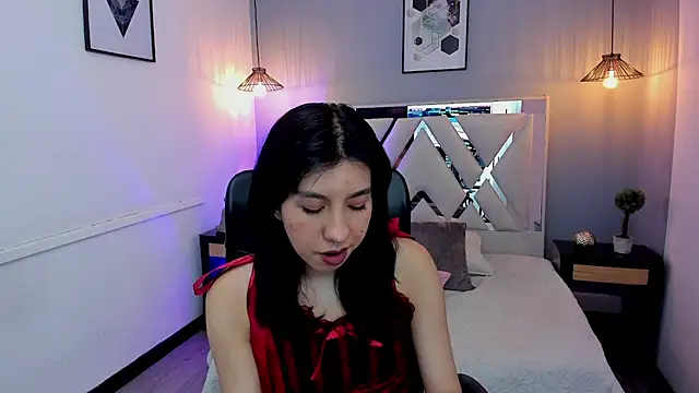 zoe-moreau online show from April 11, 2026, 7:17 pm