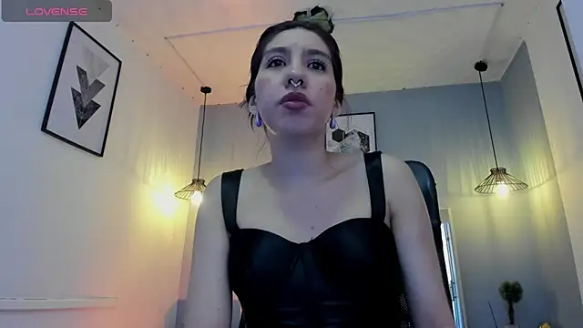 zoe-moreau online show from February 4, 2026, 7:20 pm