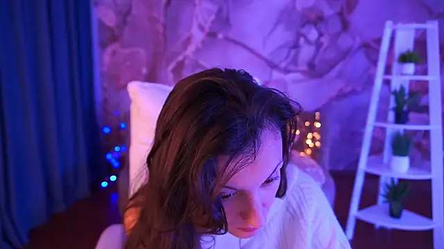 ZafiraMoonn online show from November 15, 2025, 6:50 am