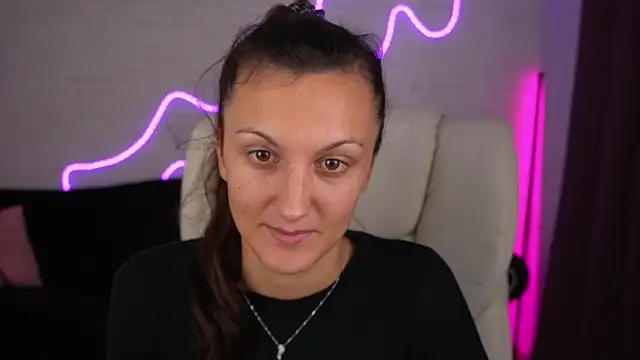 Snapshot of ZafiraMoonn chatting on November 4, 2025, 8:40 am ZafiraMoonn online show from November 4, 2025, 8:40 am