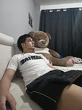 Snapshot of Theo_Lightwood chatting on November 6, 2025, 3:27 pm Theo Lightwood online show from November 6, 2025, 3:27 pm