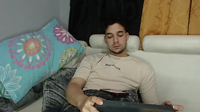 Snapshot of Theo_Lightwood chatting on November 16, 2025, 11:48 am Theo Lightwood online show from November 16, 2025, 11:48 am